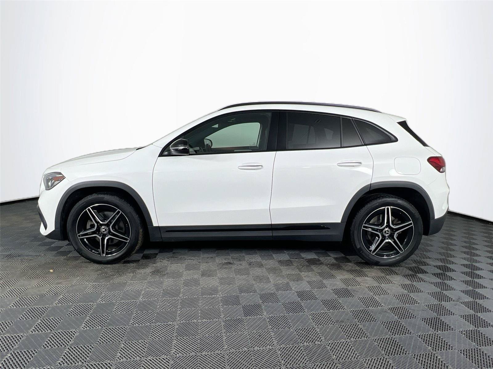 Certified 2023 Mercedes-Benz GLA 250 4MATIC image 3