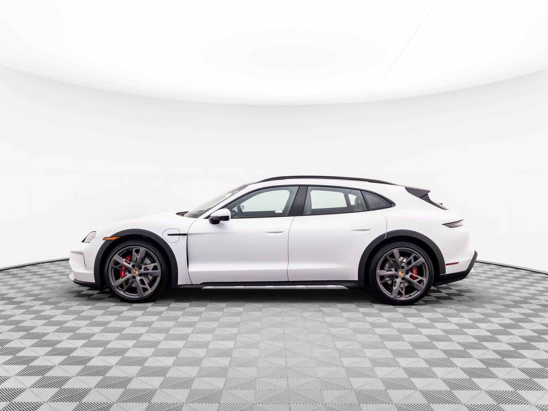 New 2025 Porsche Taycan 4S image 2