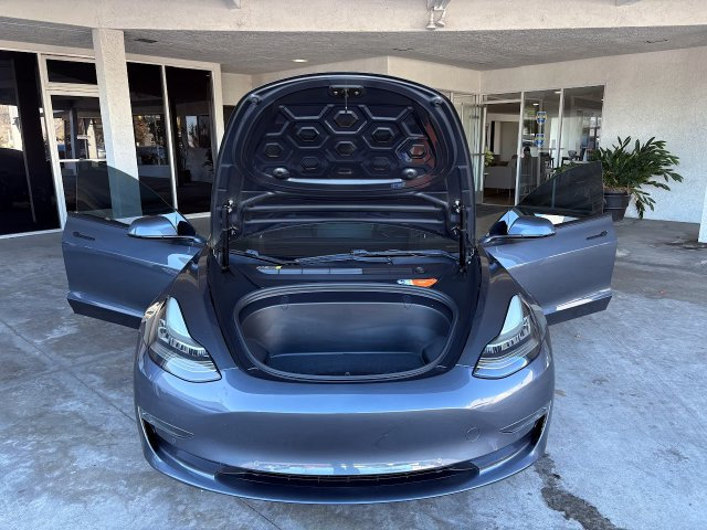 Used 2018 Tesla Model 3 Long Range RWD image 21