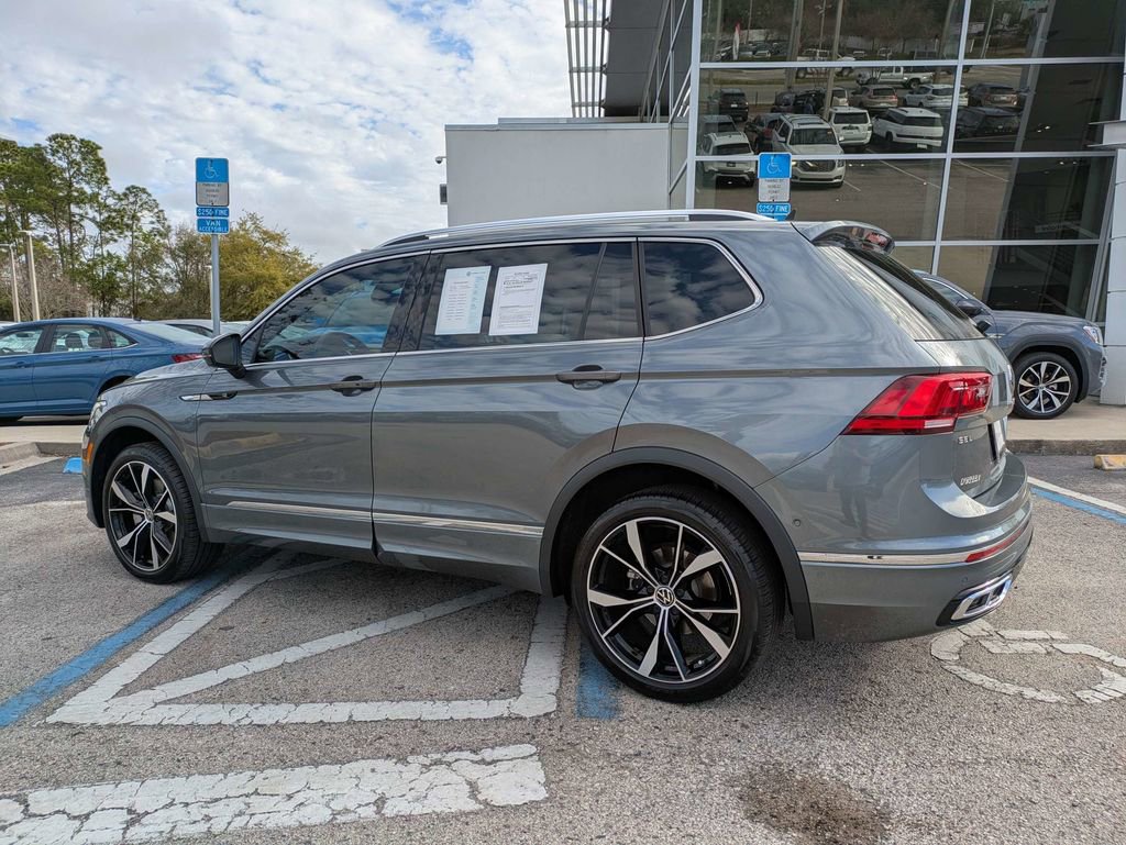 Certified 2023 Volkswagen Tiguan SEL R-Line image 4