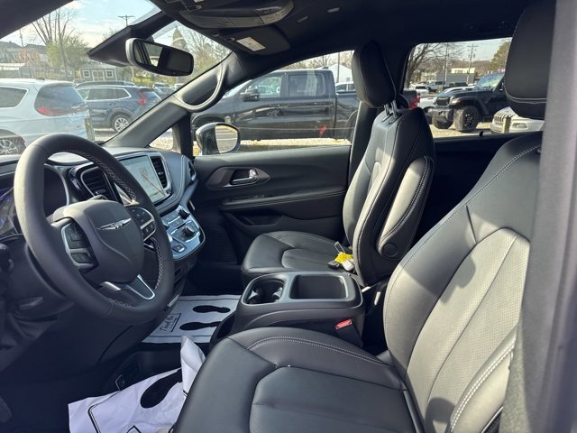 New 2026 Chrysler Pacifica Select image 15