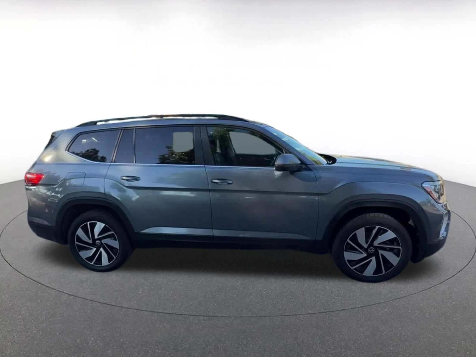 Used 2025 Volkswagen Atlas SE AWD/4WD image 15