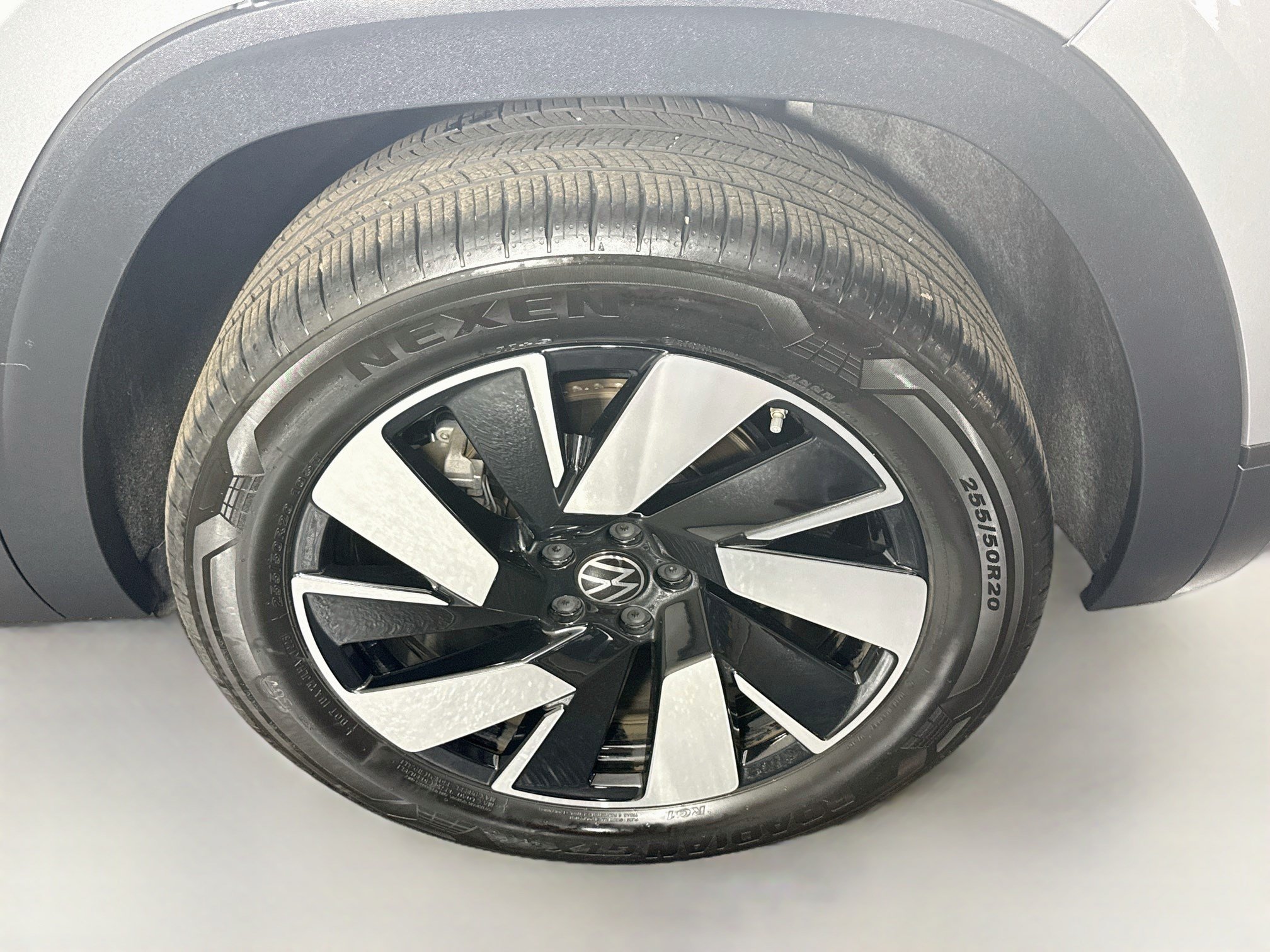 Used 2026 Volkswagen Atlas Cross Sport SE FWD image 37