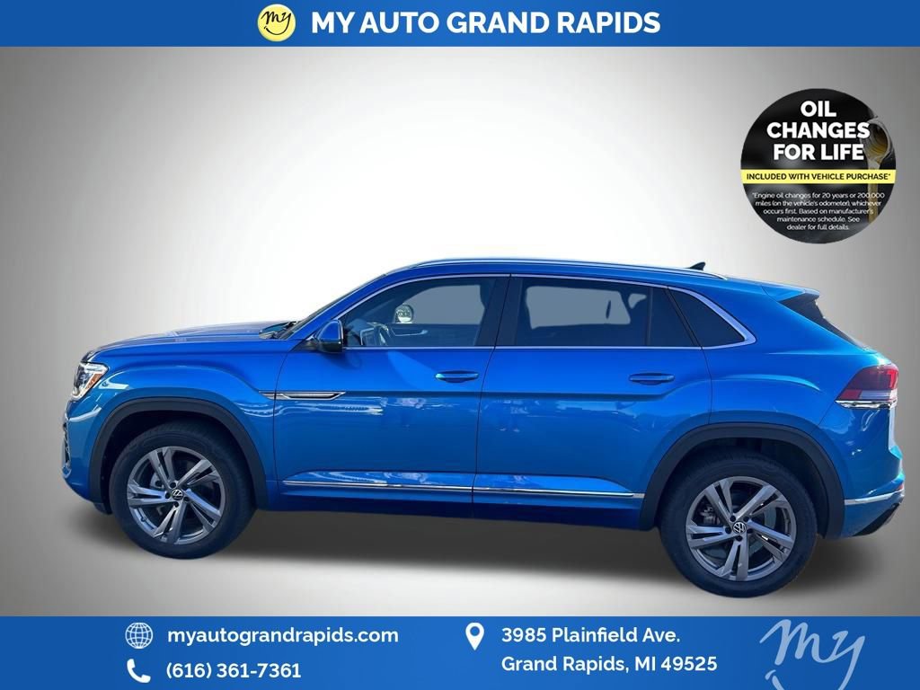 Used 2024 Volkswagen Atlas Cross Sport SEL R-Line image 3