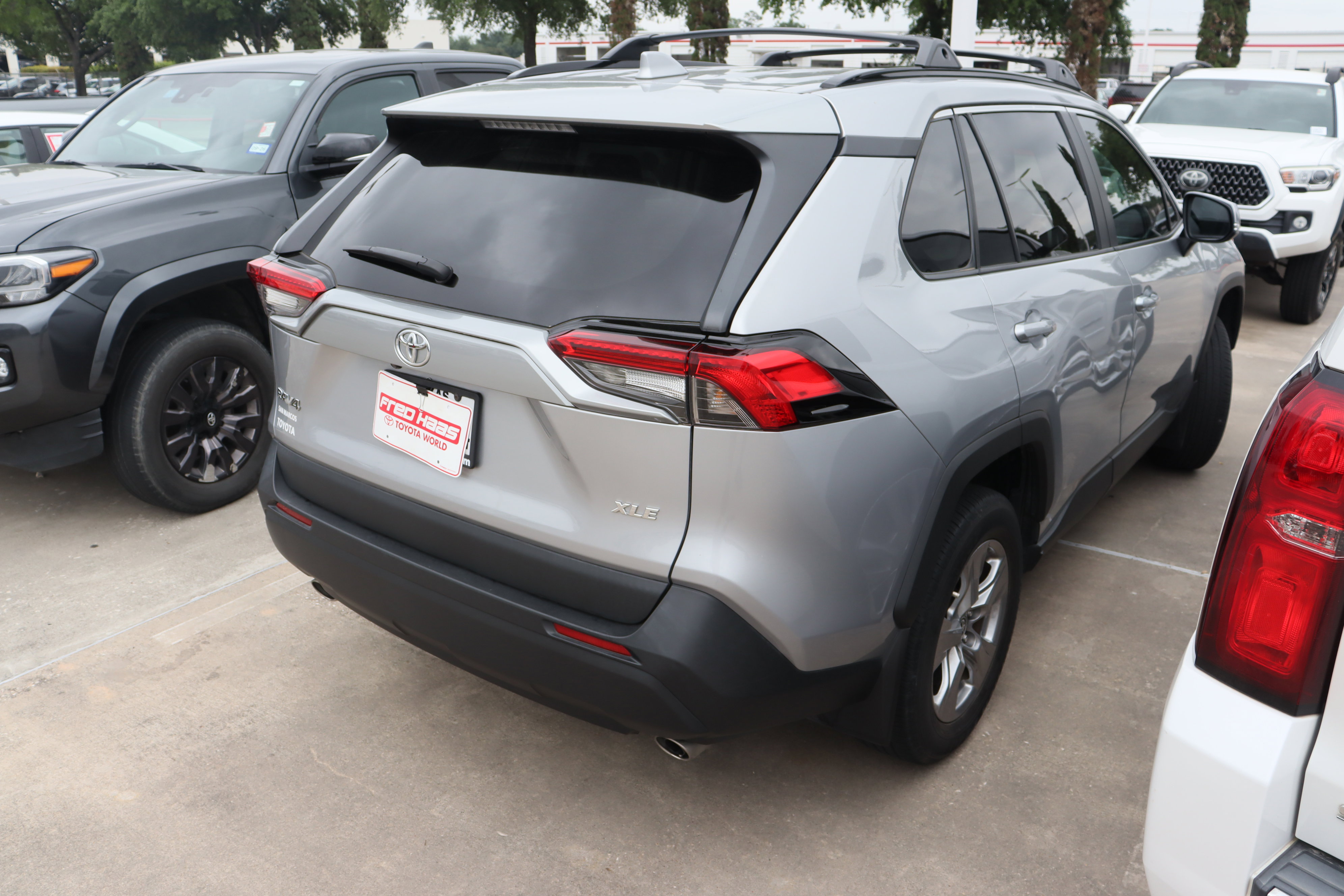 Used 2023 Toyota RAV4 XLE w/ Convenience Package FWD image 10