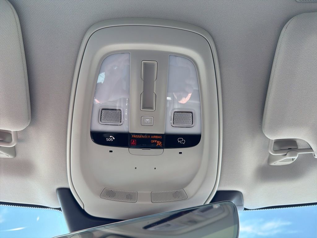 Used 2025 Volvo XC90 B6 Ultra w/ Protection Package Premier image 38