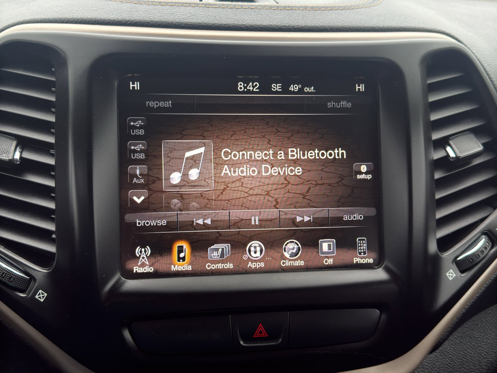 Used 2017 Jeep Cherokee Latitude w/ Comfort/Convenience Group image 18