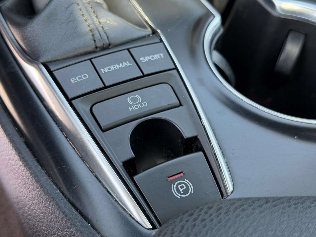 Used 2019 Toyota Camry FWD image 34