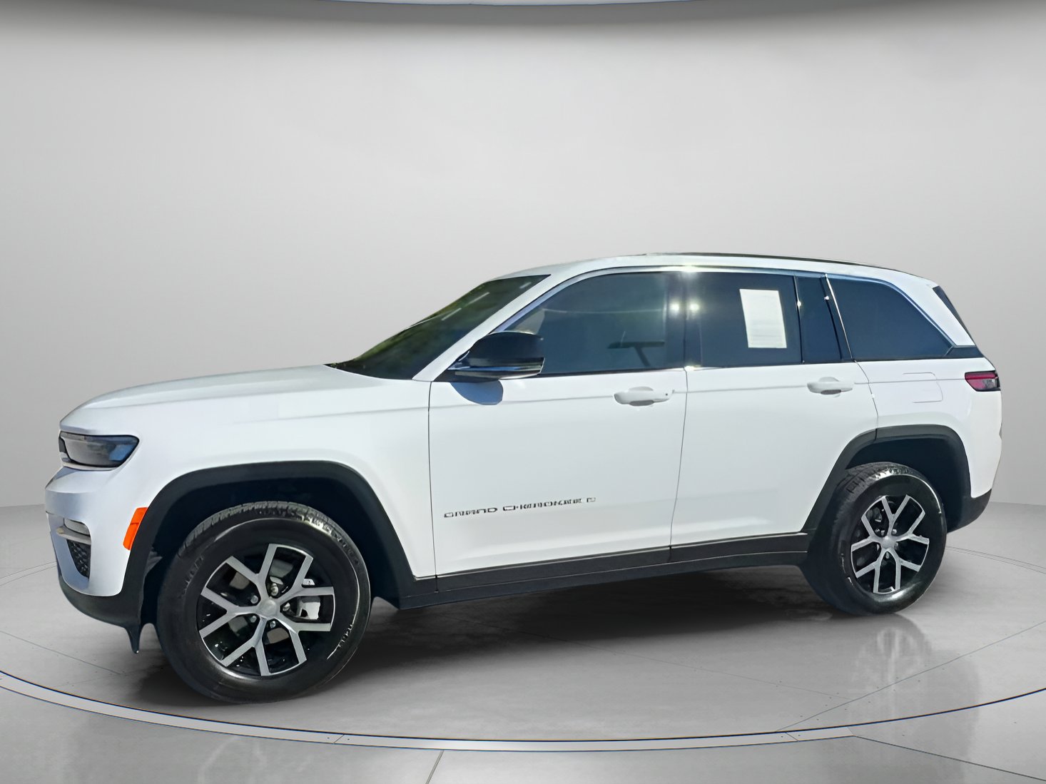 Used 2025 Jeep Grand Cherokee Limited w/ Trailer Tow Package image 14