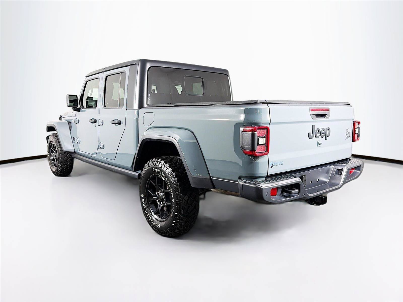 Used 2025 Jeep Gladiator Sport AWD/4WD image 9