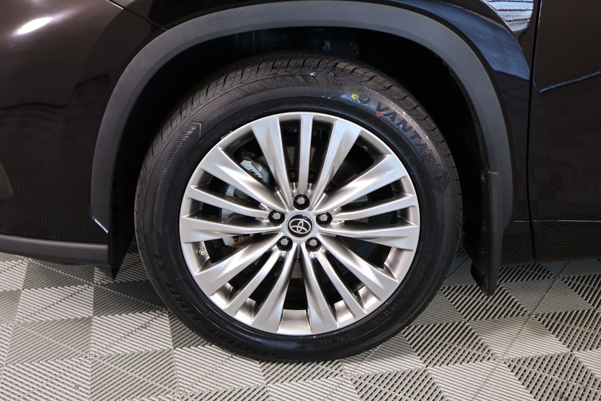 Used 2022 Toyota Highlander Platinum image 19