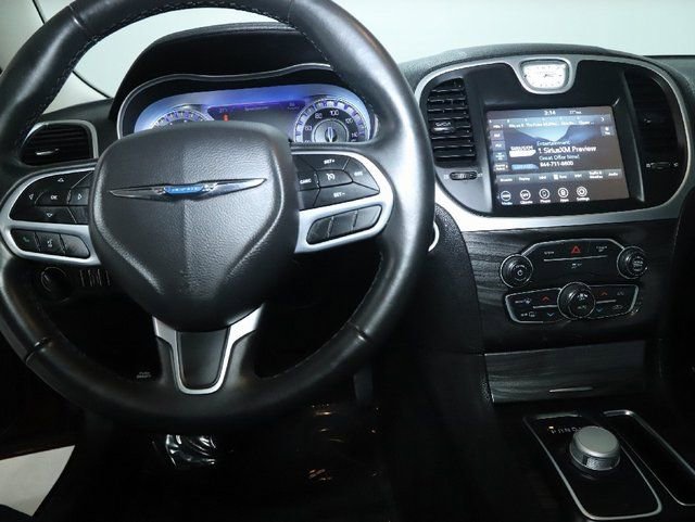 Used 2022 Chrysler 300 Touring w/ Sport Appearance Package image 26