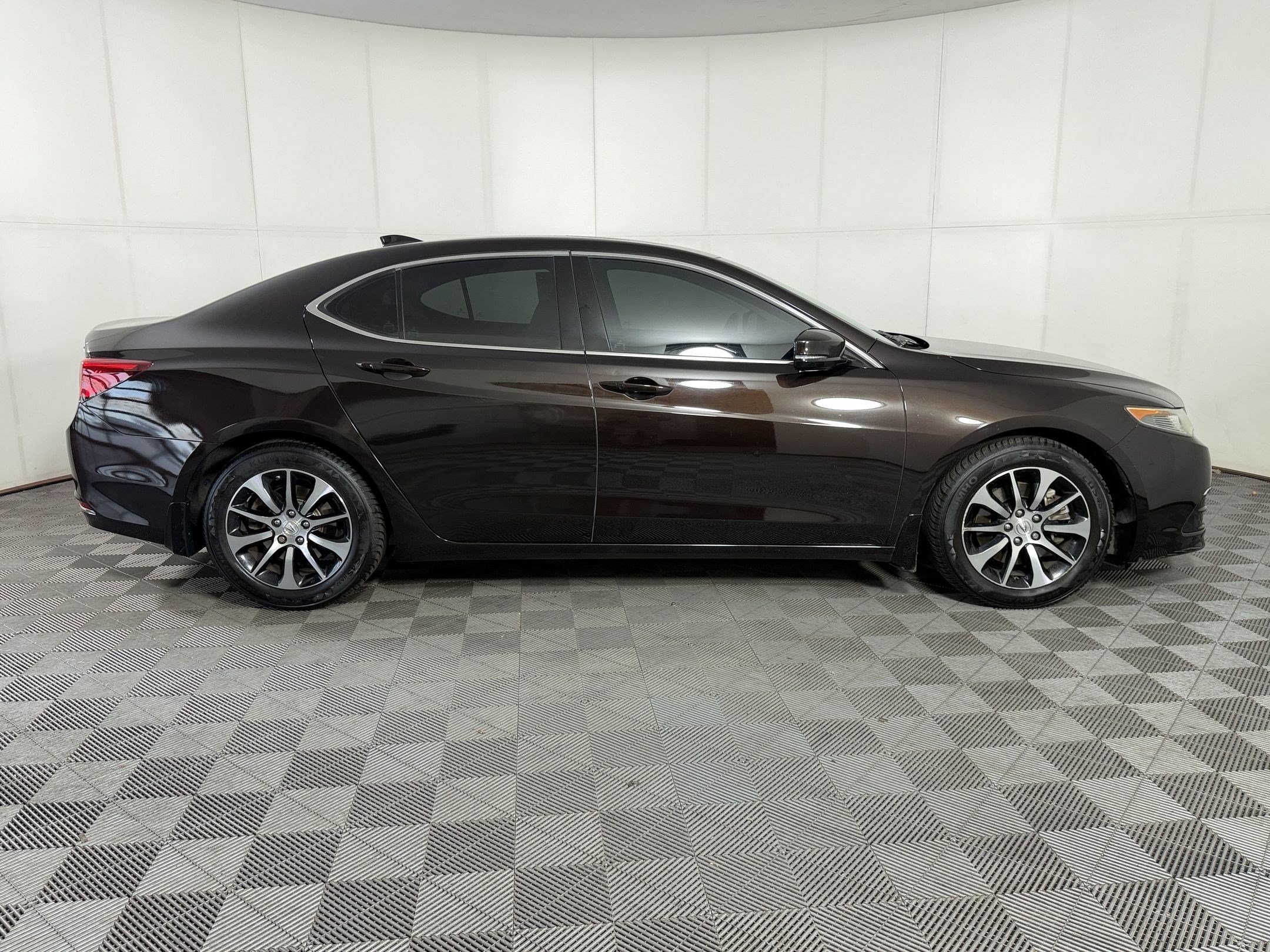 Used 2015 Acura TLX w/ Technology Package FWD image 8