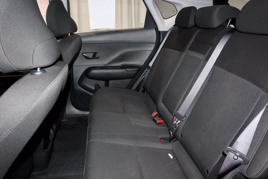 Used 2024 Hyundai Kona SE AWD/4WD image 21
