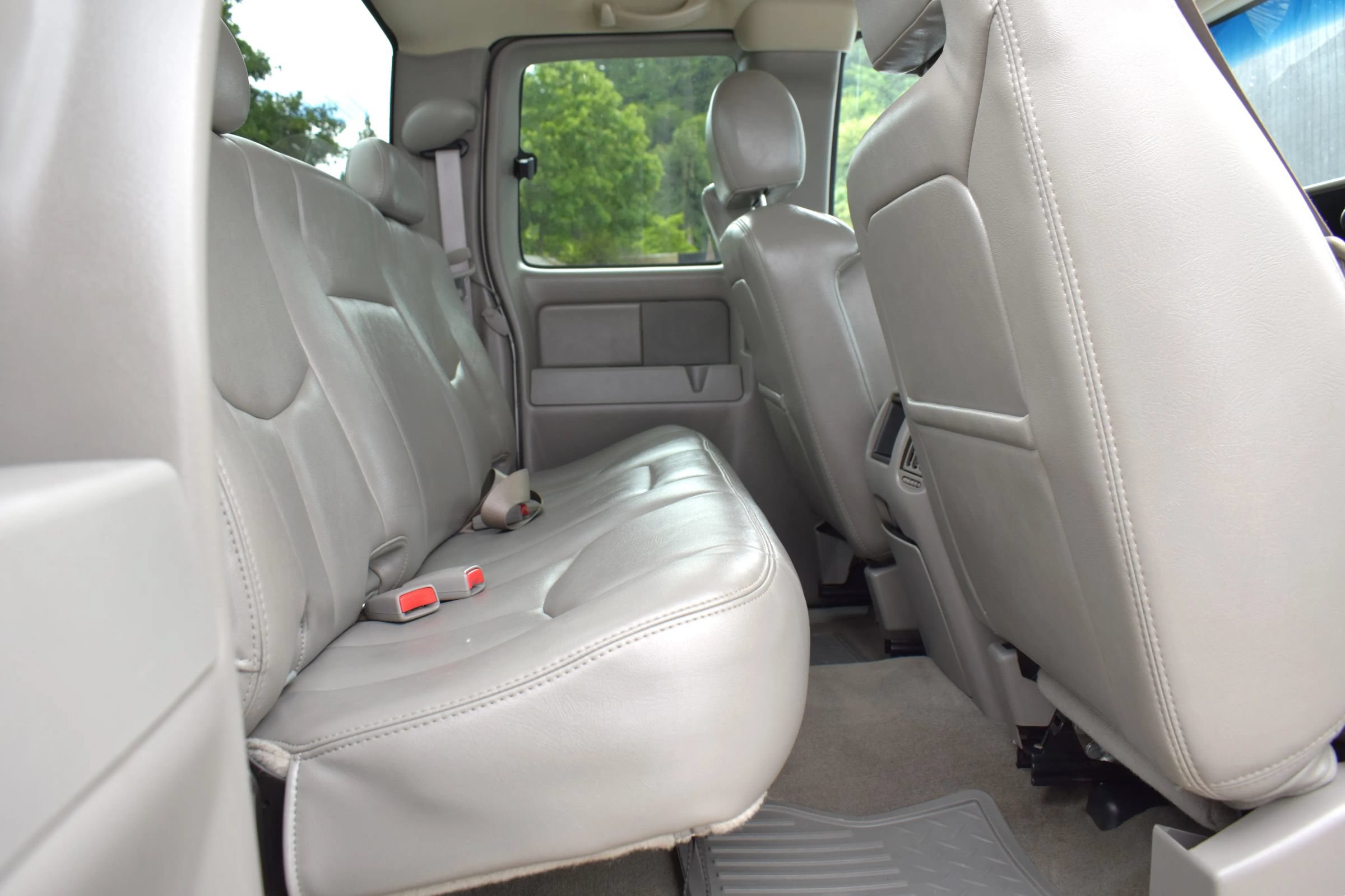 Used 2005 Chevrolet Silverado 2500 LT w/ Heavy-Duty Power Package AWD/4WD image 46