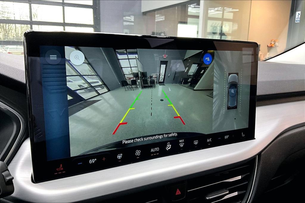 Used 2025 Ford Escape SE w/ PHEV Premium Package image 13