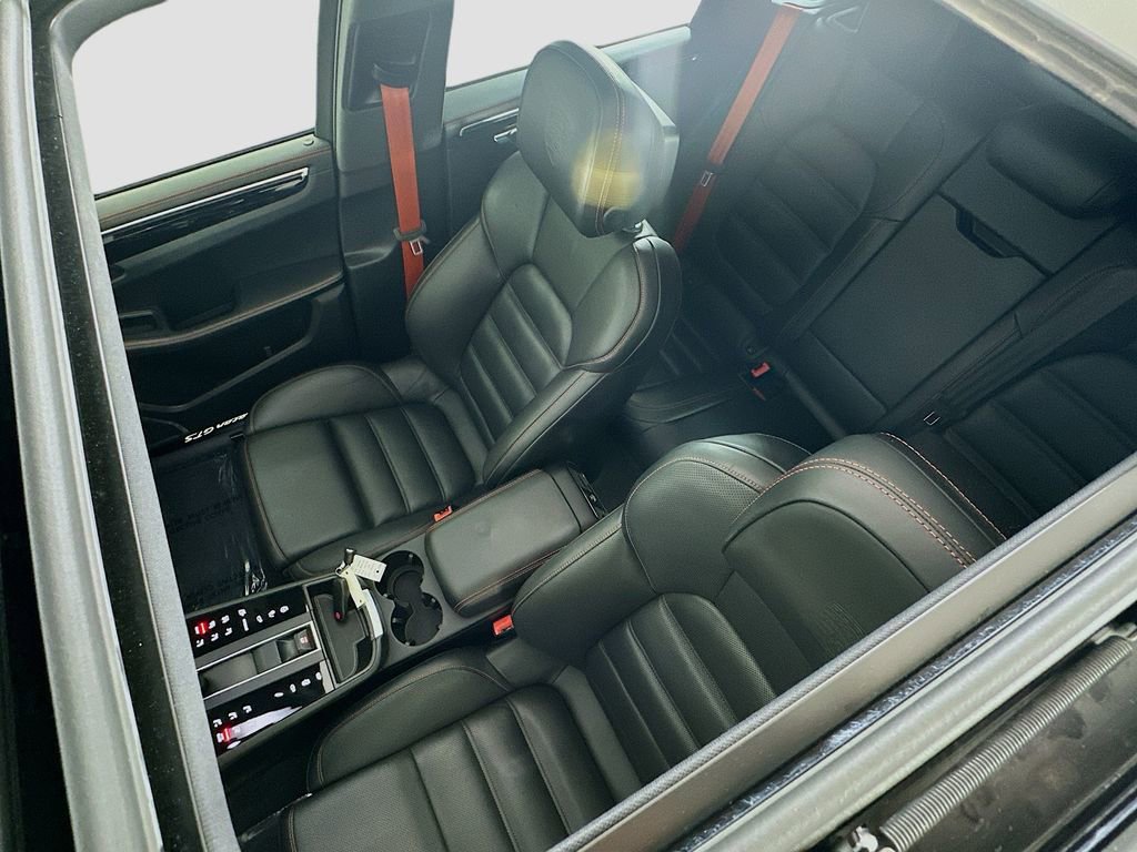 Certified 2024 Porsche Macan GTS AWD/4WD image 14