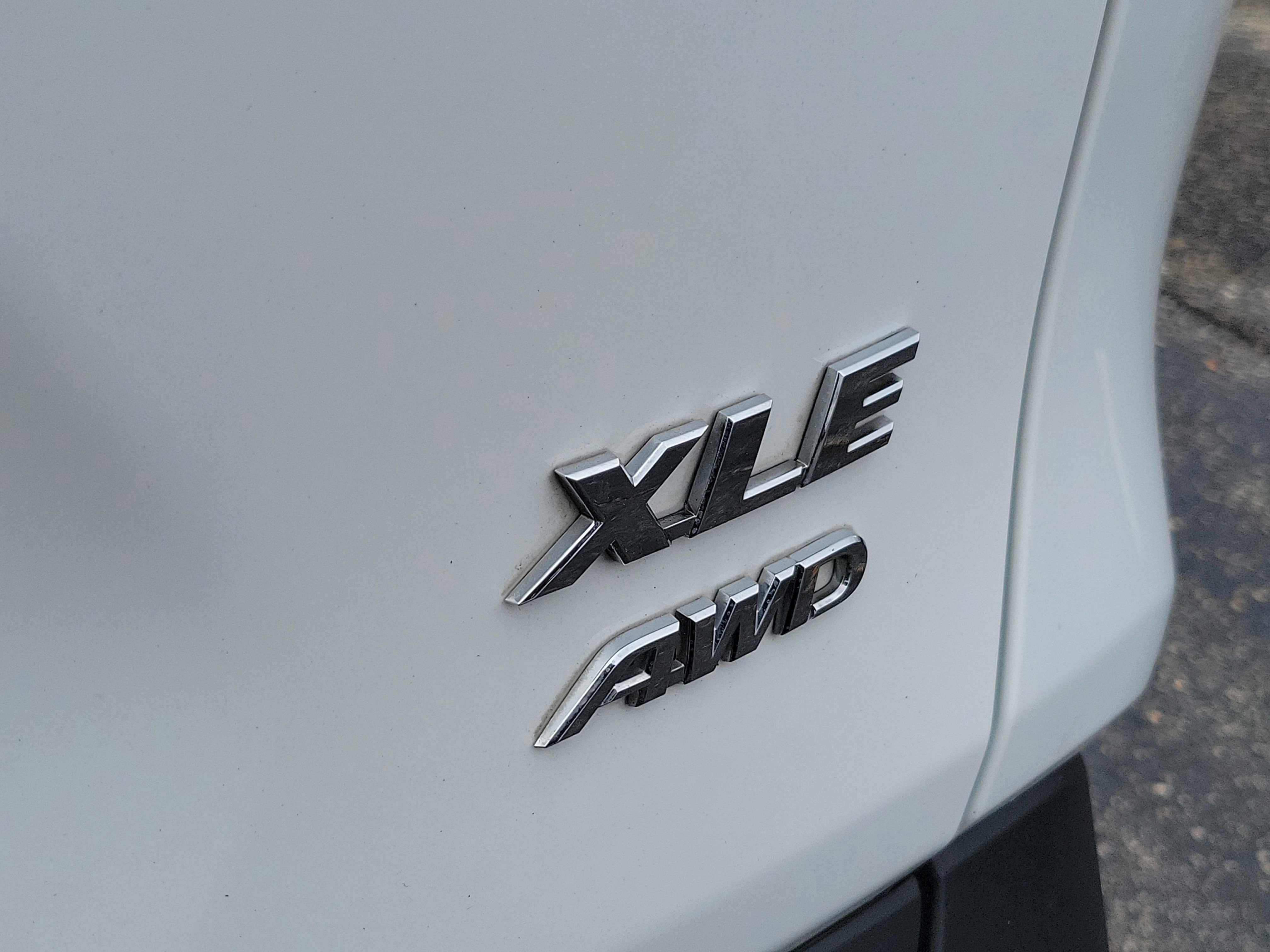 Used 2022 Toyota RAV4 XLE image 8
