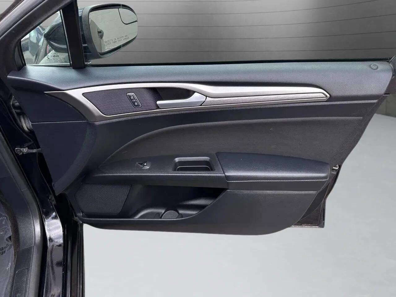 Used 2018 Ford Fusion SE image 26