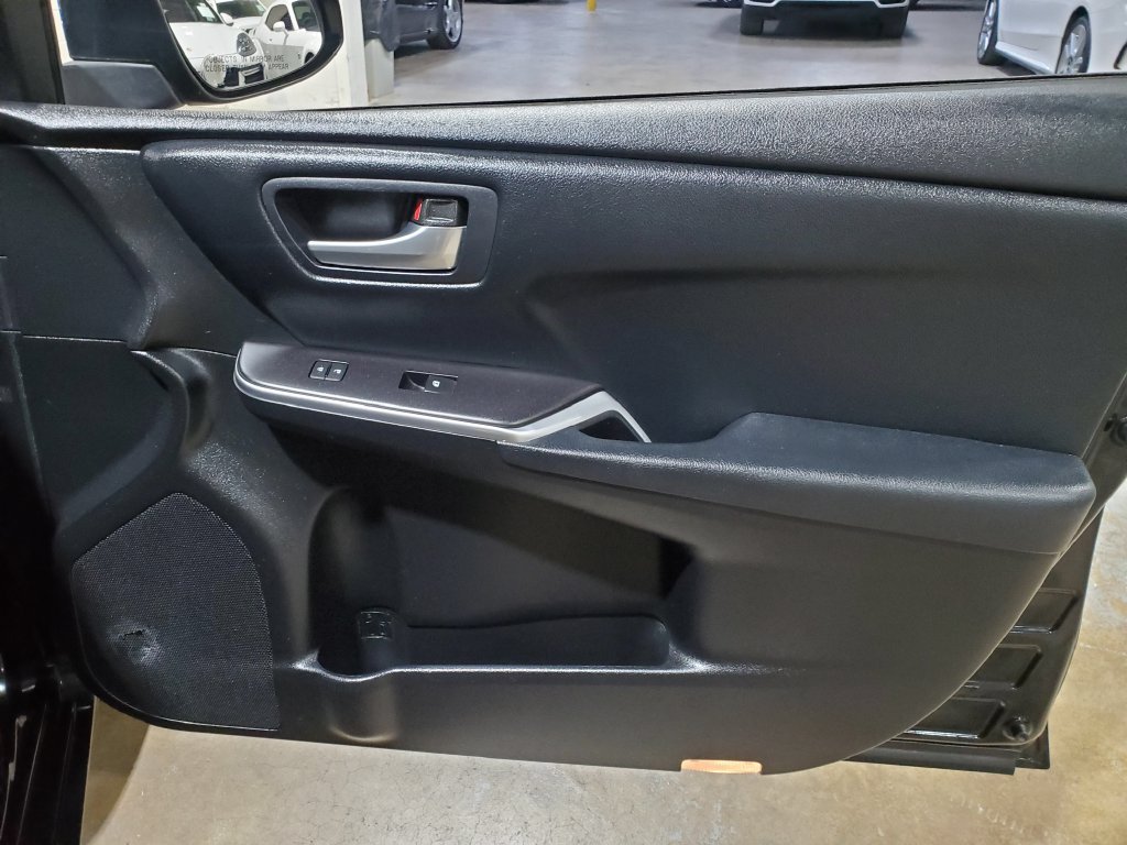 Used 2016 Toyota Camry SE FWD image 16