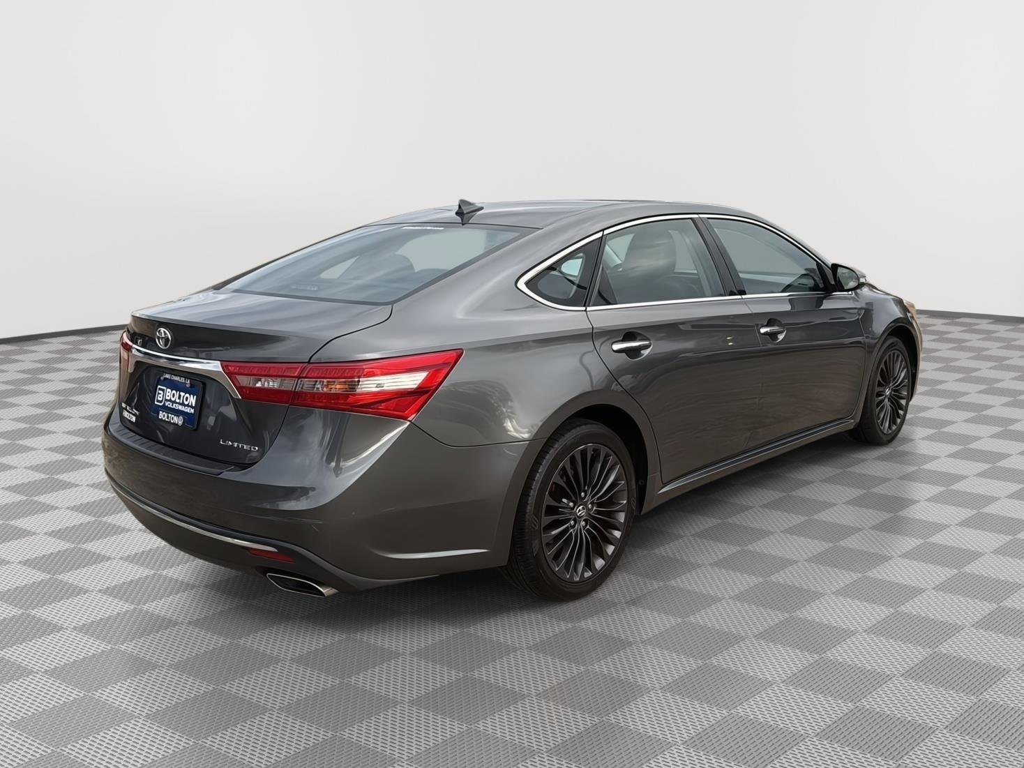 Used 2017 Toyota Avalon Limited image 5