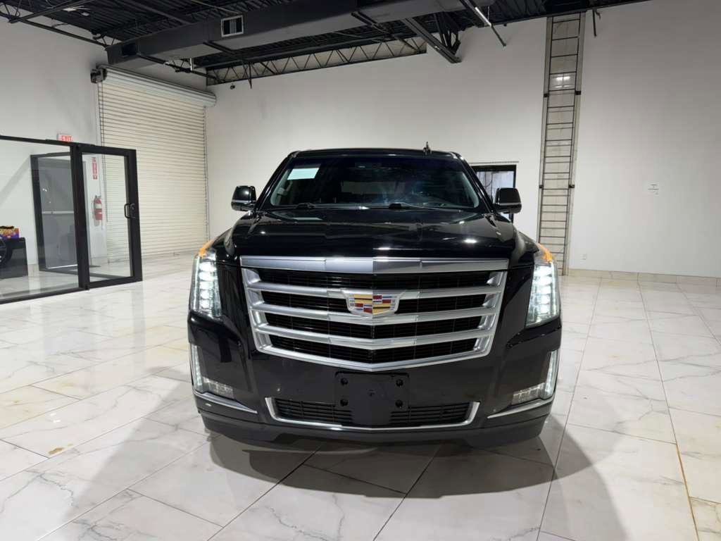 Used 2018 Cadillac Escalade ESV Premium Luxury image 2