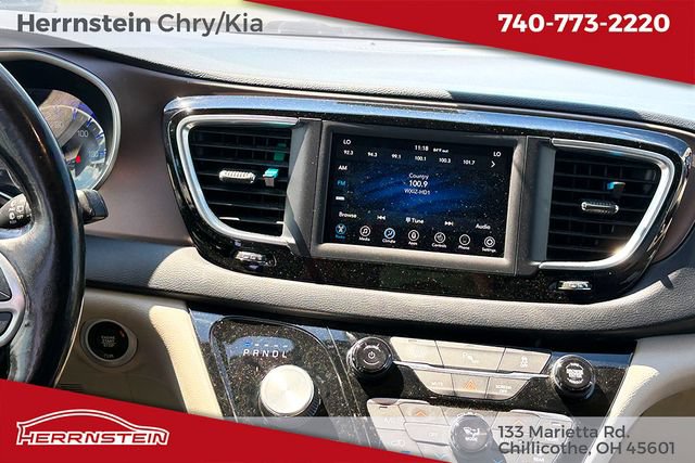 Used 2019 Chrysler Pacifica Touring-L FWD image 9