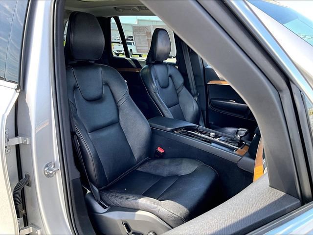 Used 2022 Volvo XC90 T6 Momentum w/ Climate Package AWD/4WD image 11