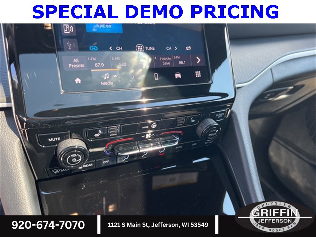 New 2025 Jeep Grand Cherokee Altitude image 24