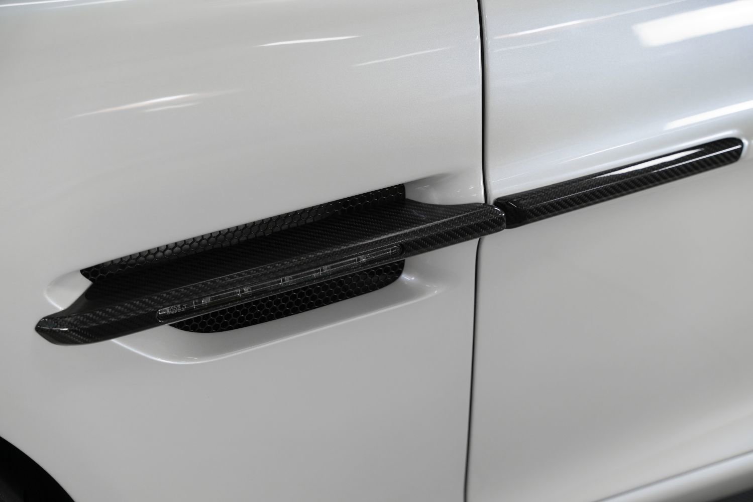 Used 2014 Aston Martin Vanquish Coupe image 19