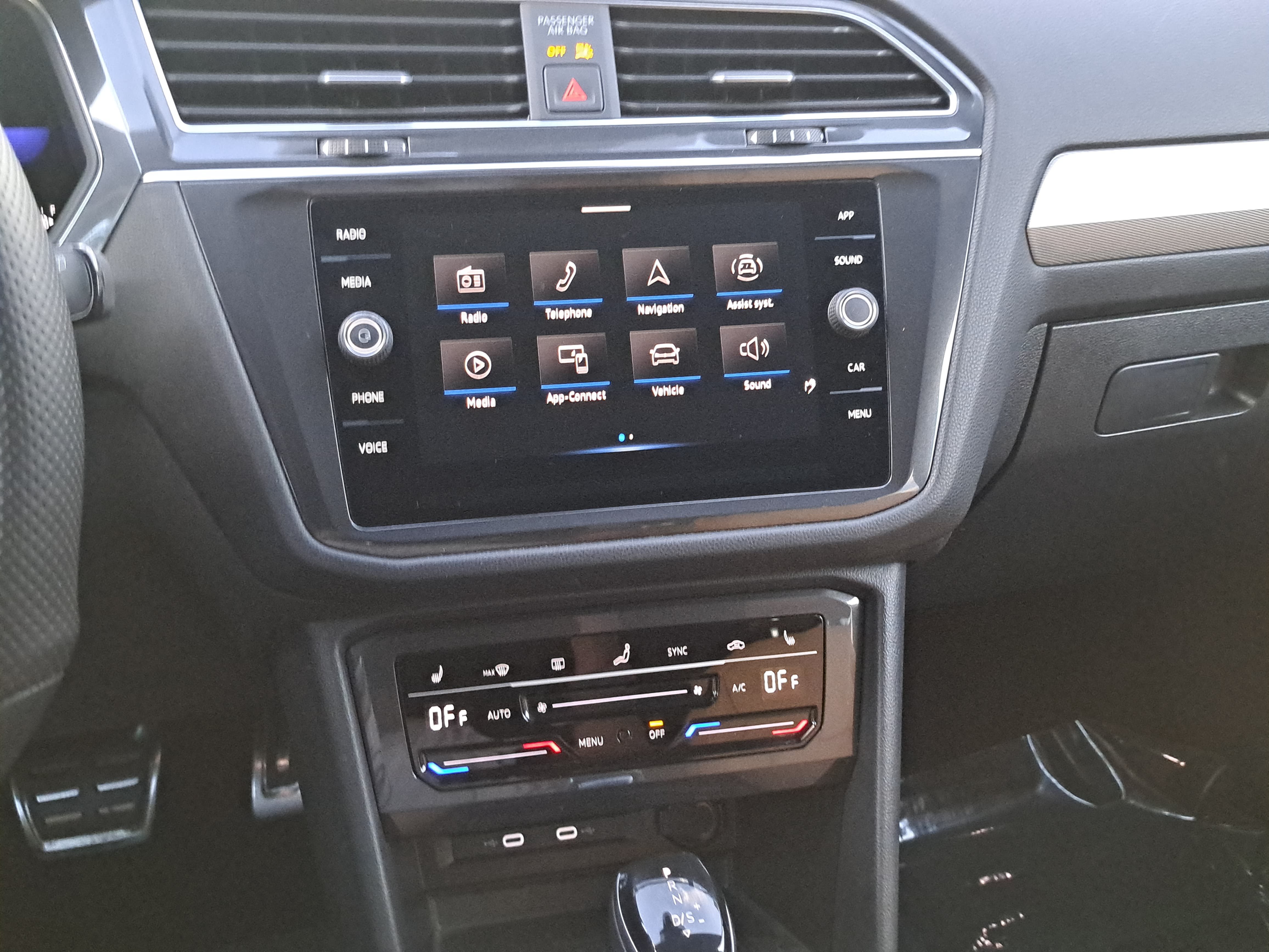 Certified 2022 Volkswagen Tiguan SE R-Line AWD/4WD image 21