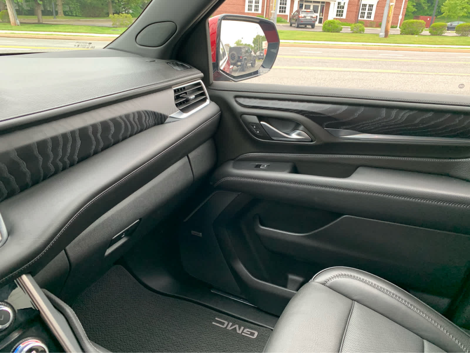 Used 2024 GMC Yukon Denali AWD/4WD image 22