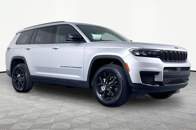 Used 2025 Jeep Grand Cherokee L Altitude AWD/4WD image 3