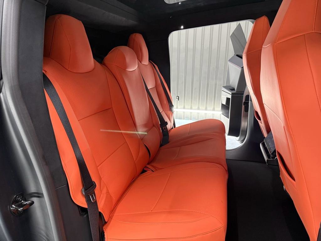 Used 2024 Tesla Cybertruck AWD Crew Cab image 33