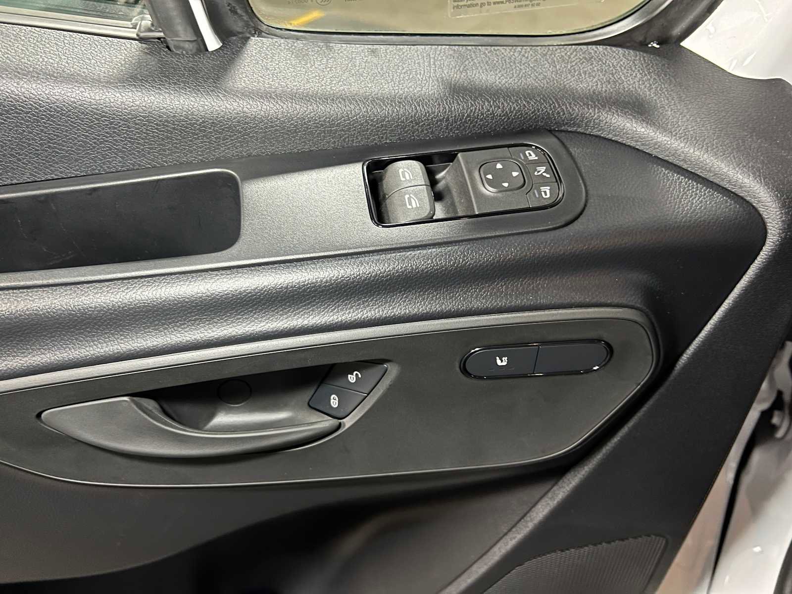 Used 2025 Mercedes-Benz Sprinter 2500 image 21