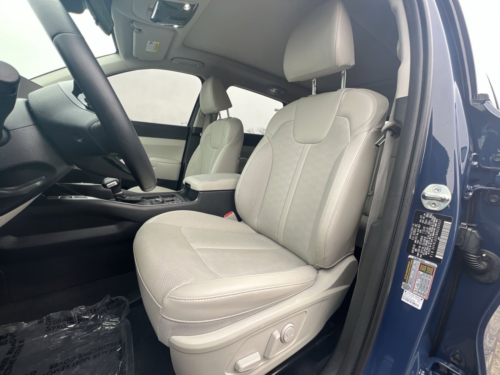 Used 2024 Kia Sorento S w/ Panoramic Sunroof Package image 13