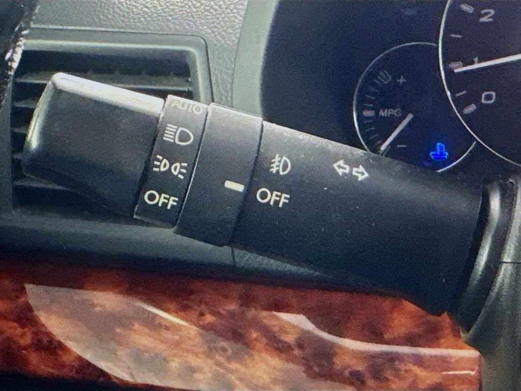 Used 2011 Subaru Outback 2.5i Limited image 12