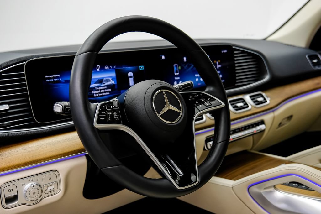 Used 2025 Mercedes-Benz GLE 450e 4MATIC w/ Driver Assistance Package image 19