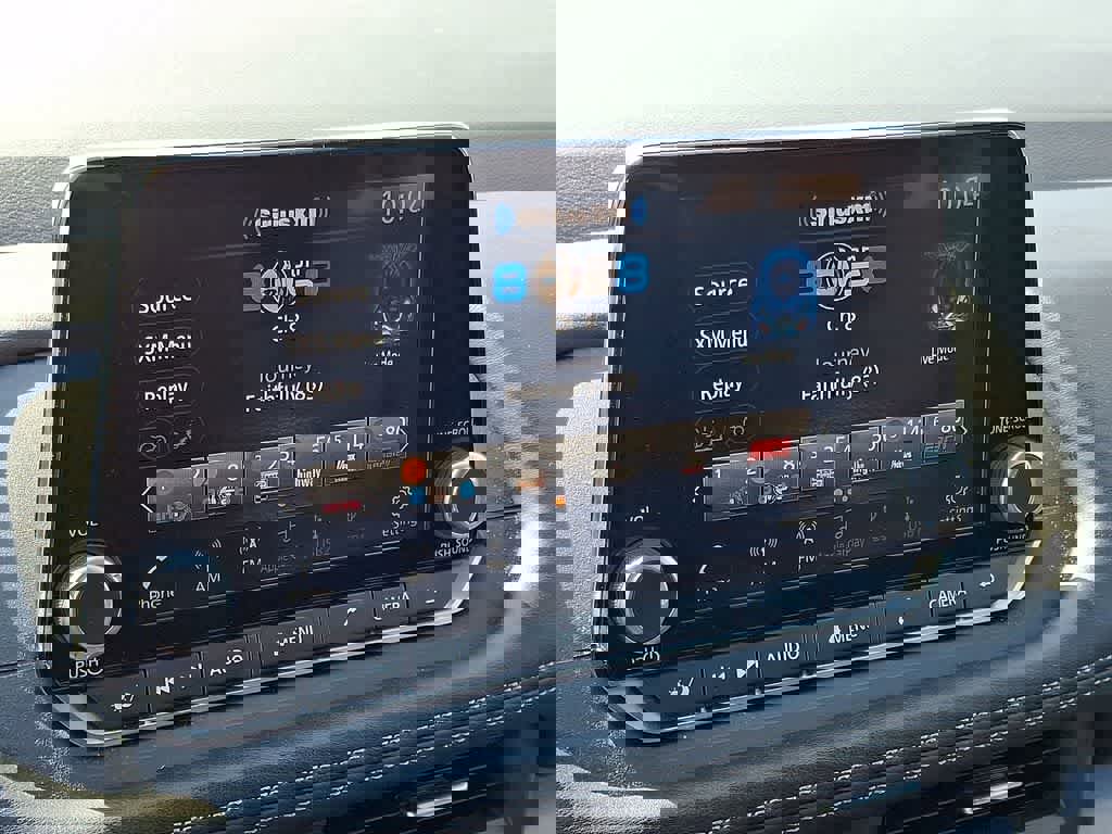 Used 2025 Nissan Rogue SV image 14