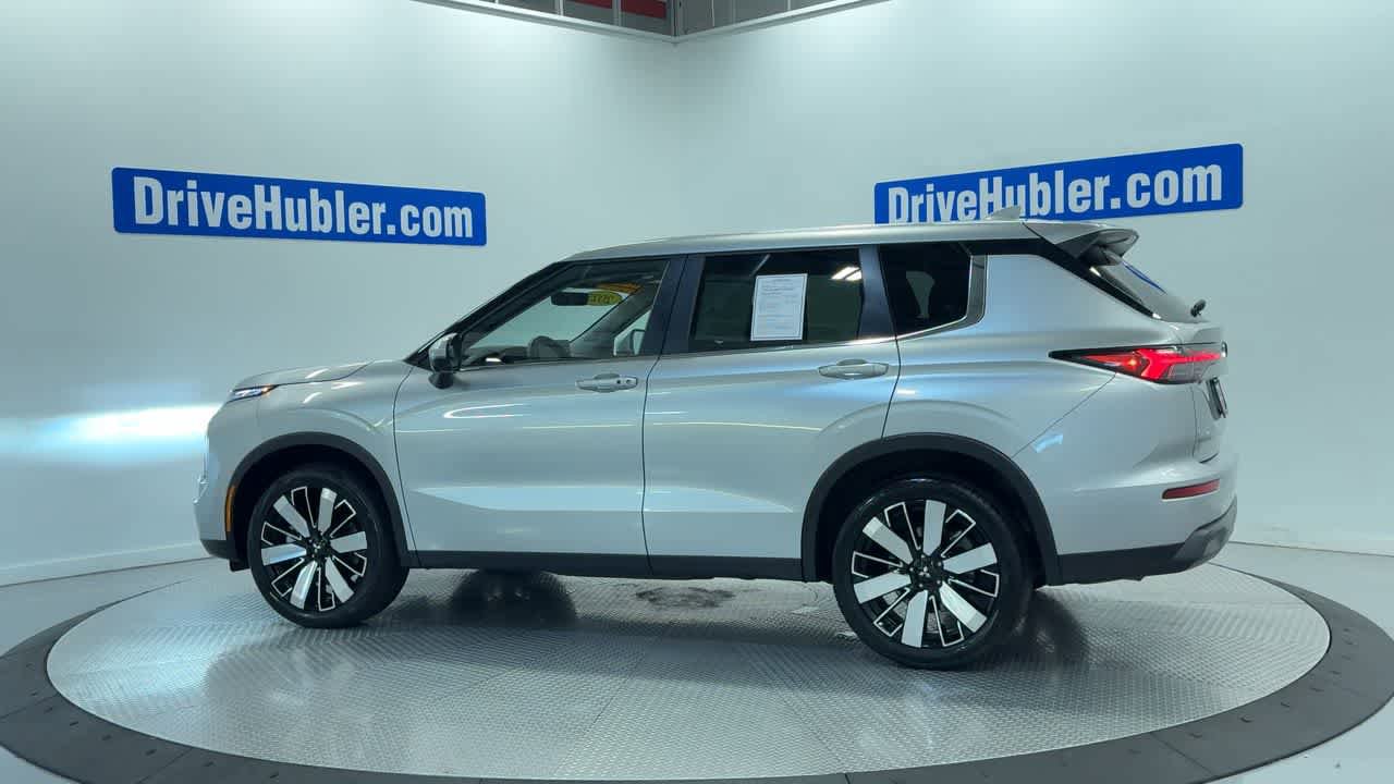 Used 2025 Mitsubishi Outlander SE FWD image 8