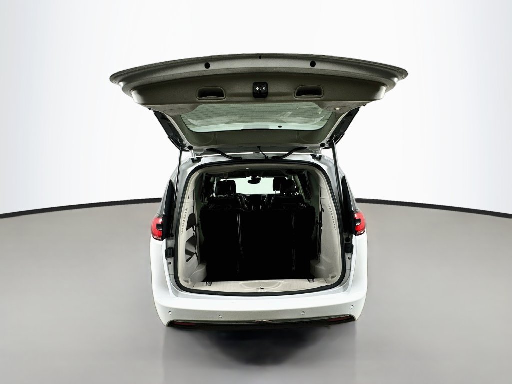 Used 2024 Chrysler Pacifica Touring-L FWD image 36