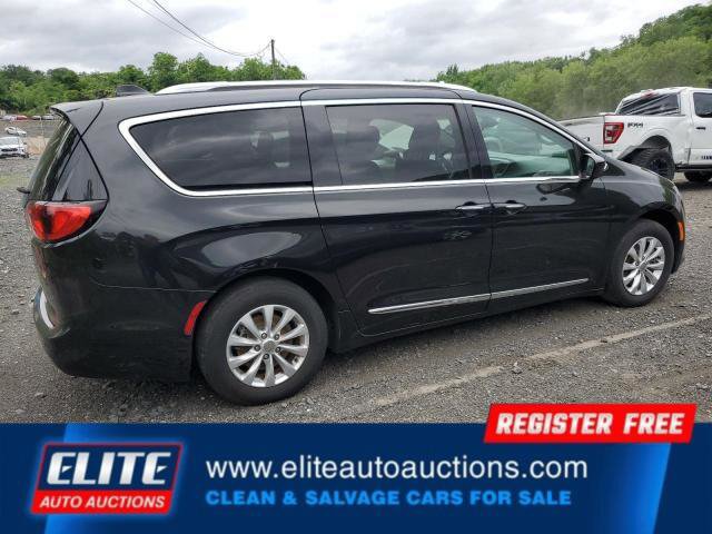 Used 2018 Chrysler Pacifica Touring-L image 5
