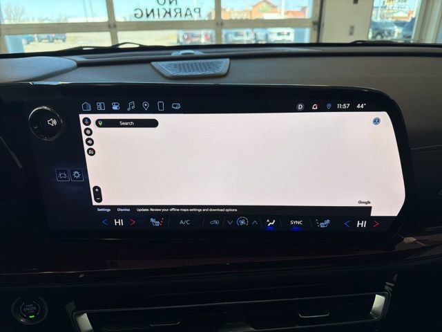 Used 2025 Chevrolet Traverse Z71 w/ Enhanced Driving Package image 3