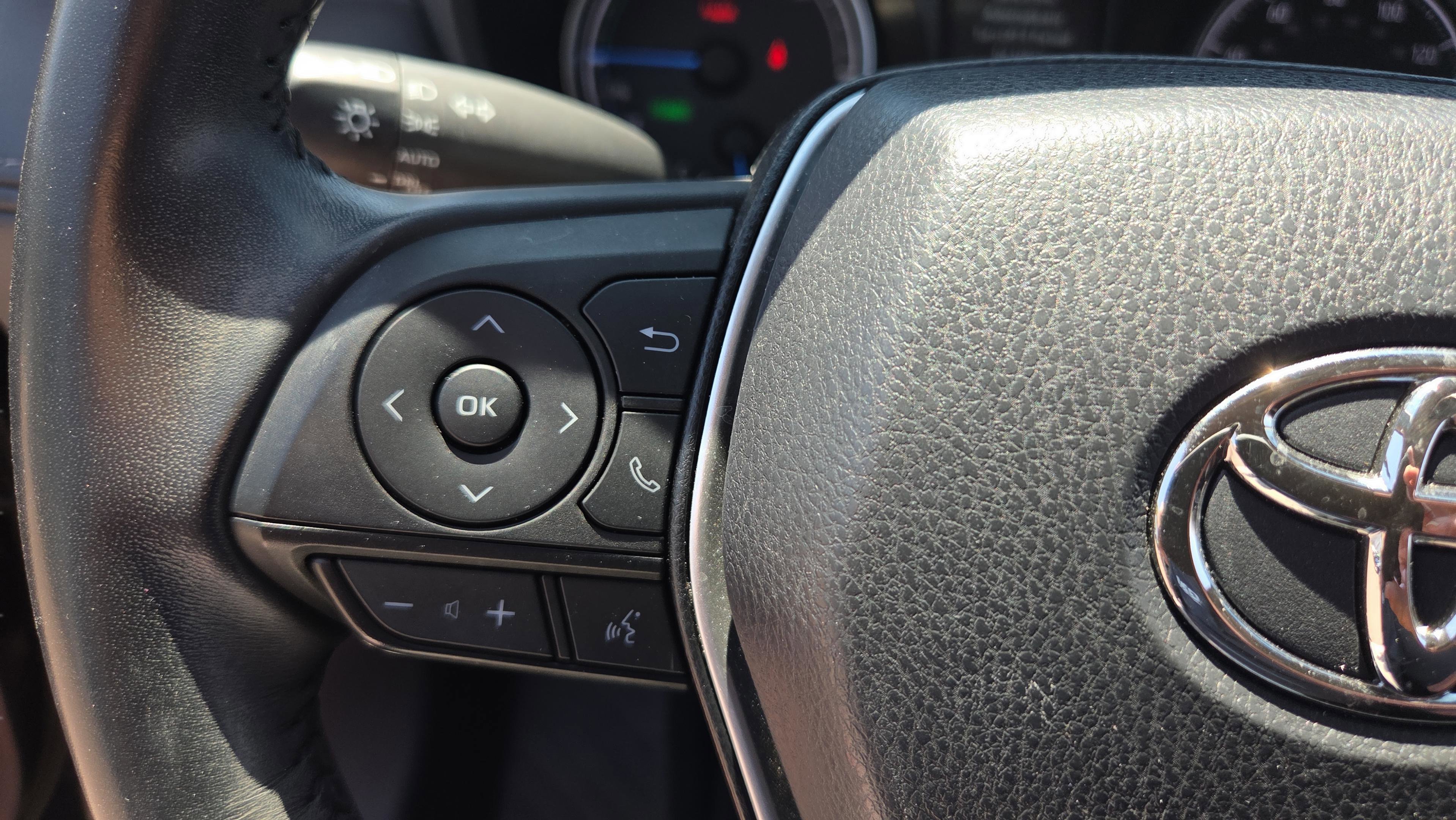 Certified 2022 Toyota Venza LE image 16