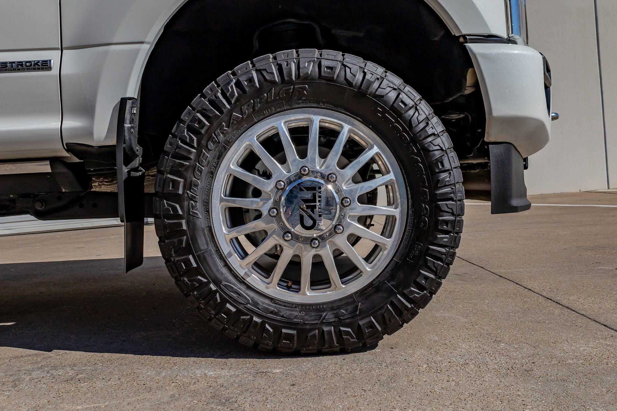 Used 2022 Ford F350 Platinum w/ FX4 Off-Road Package image 11