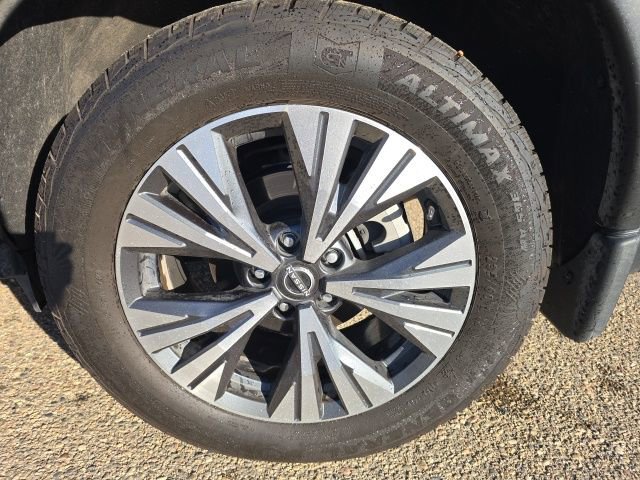 Used 2023 Nissan Rogue SV image 9
