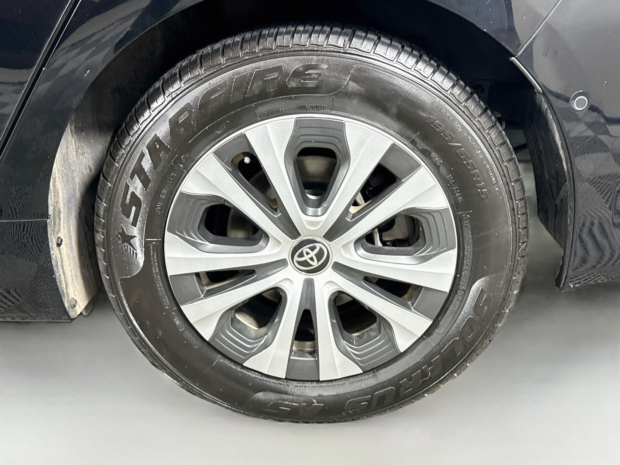 Certified 2021 Toyota Prius LE AWD/4WD image 29