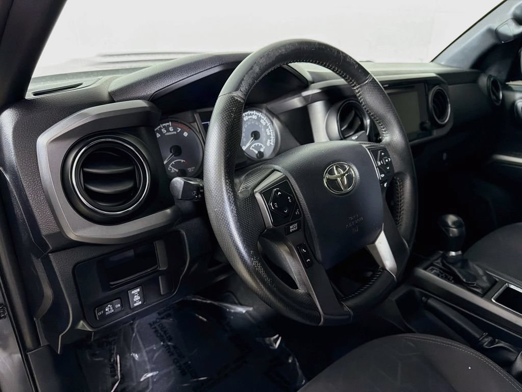 Used 2016 Toyota Tacoma TRD Sport AWD/4WD image 11