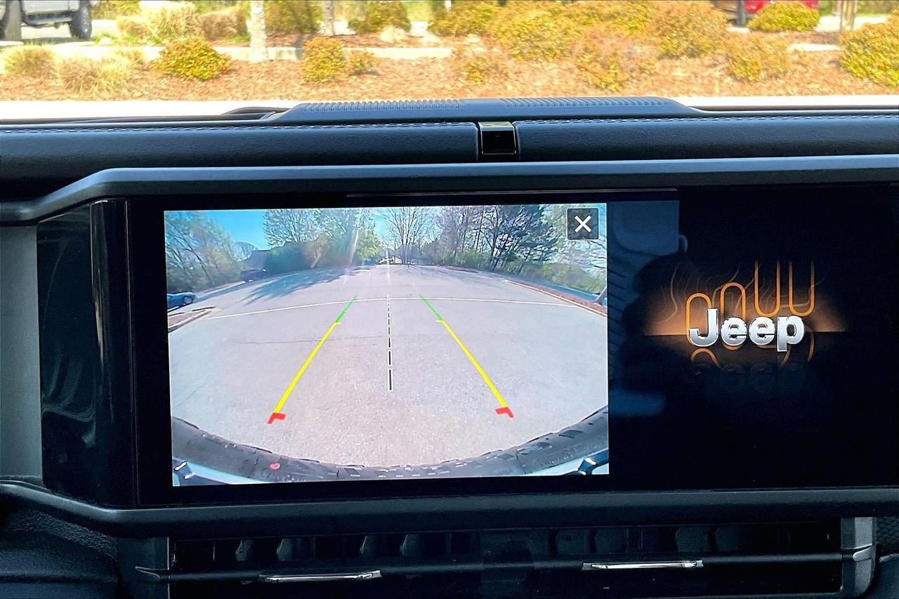 Certified 2025 Jeep Wrangler Unlimited Rubicon w/ Convenience Group image 14