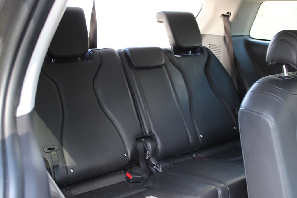 Used 2025 Kia Carnival FWD image 29
